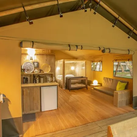 Holidays - Al Di Luxe tent *